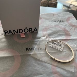 *NEW* *NEVER WORN* Pandora Signature Bangle